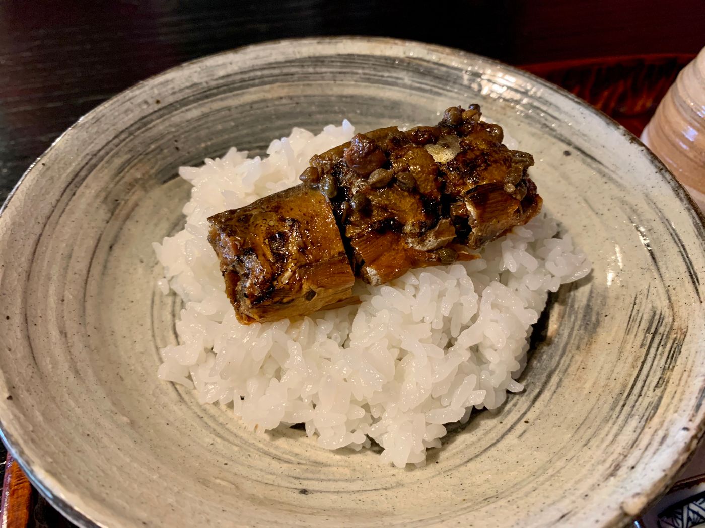 顛覆印象的甜鹹醬汁煮出的魚肉扎實