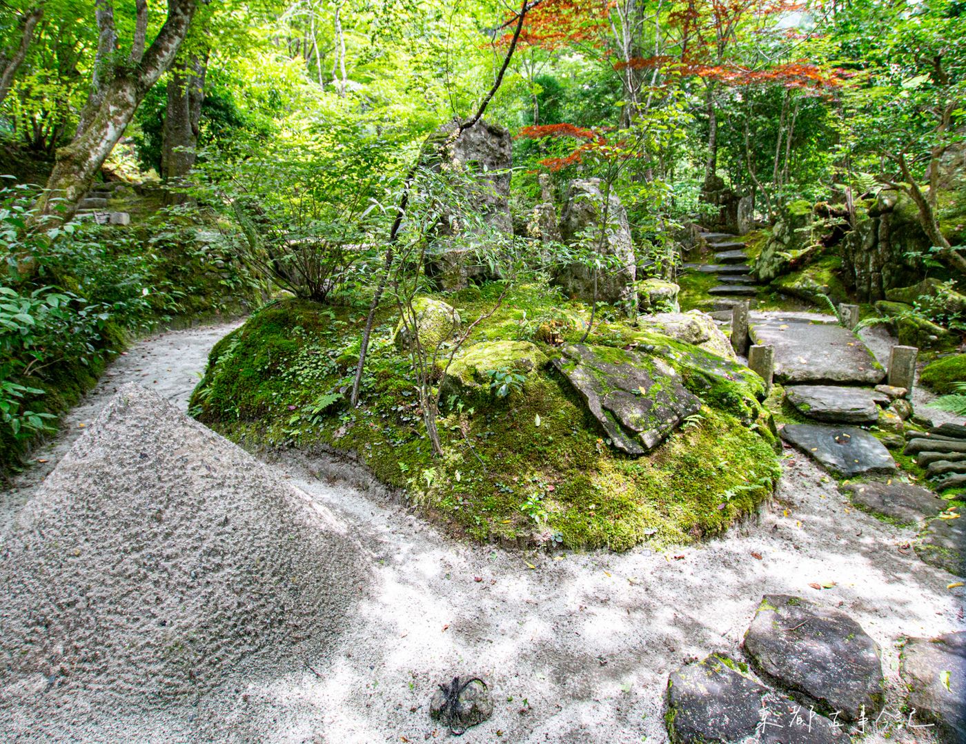佛神岩組雲海流水回遊花庭