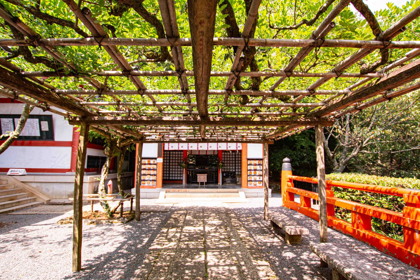 閼伽井護法善神社
