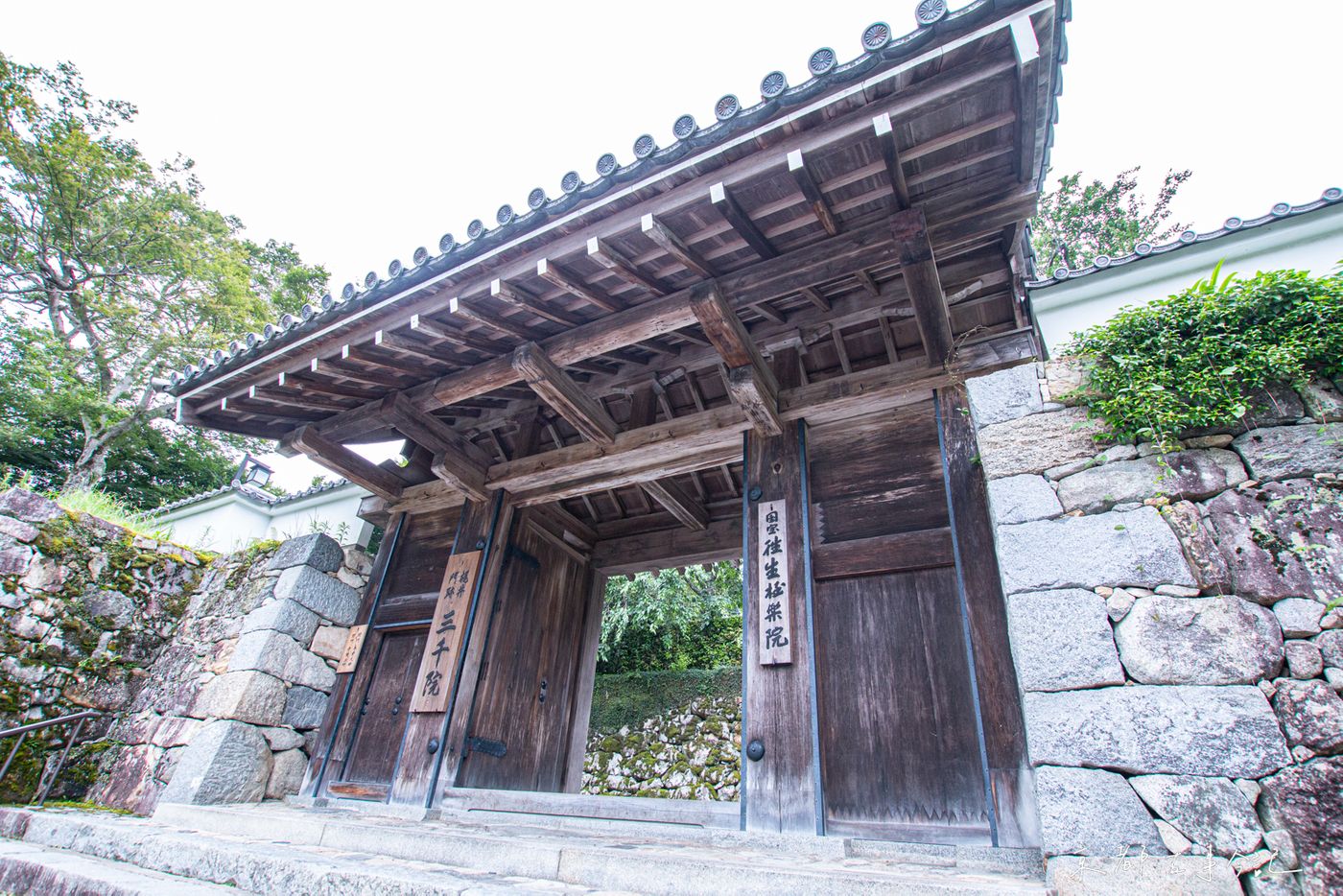 御殿門