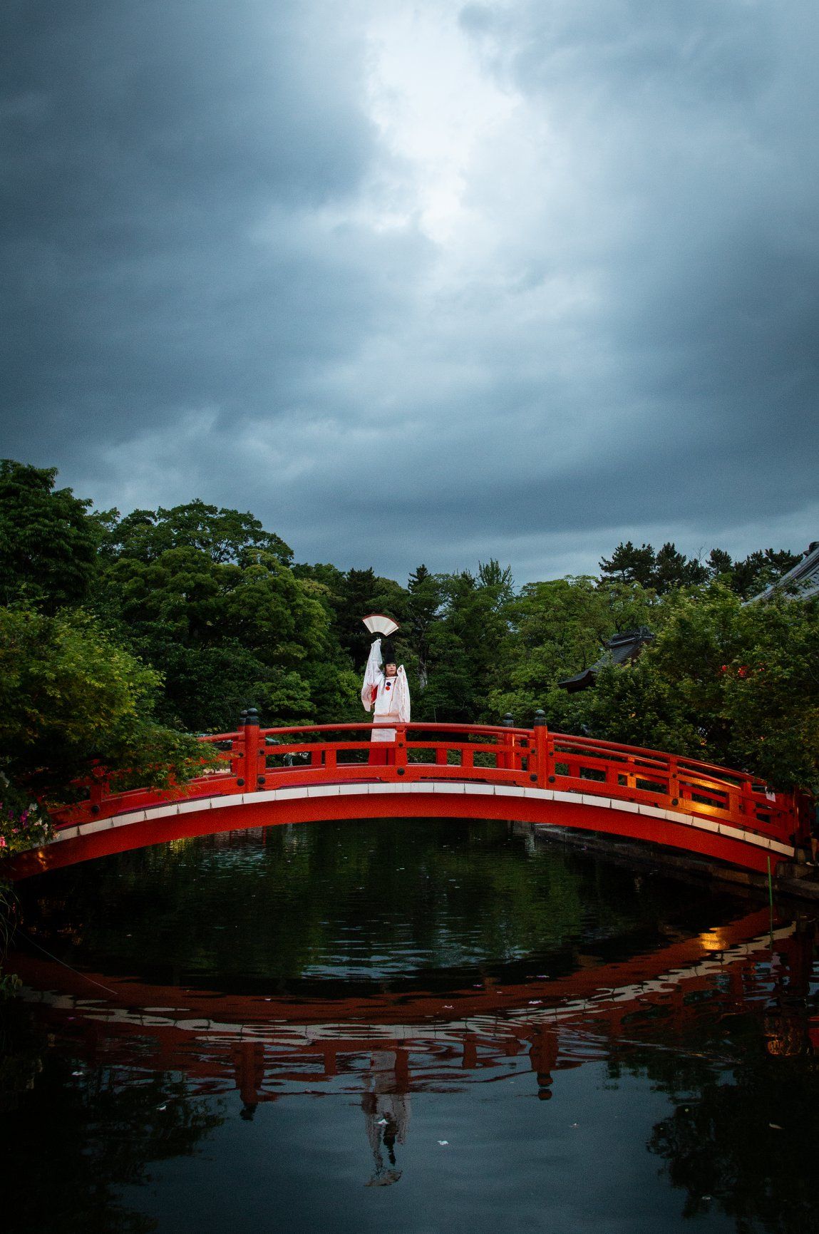 法成橋上一舞盈滿風雨欲來的驚心動魄