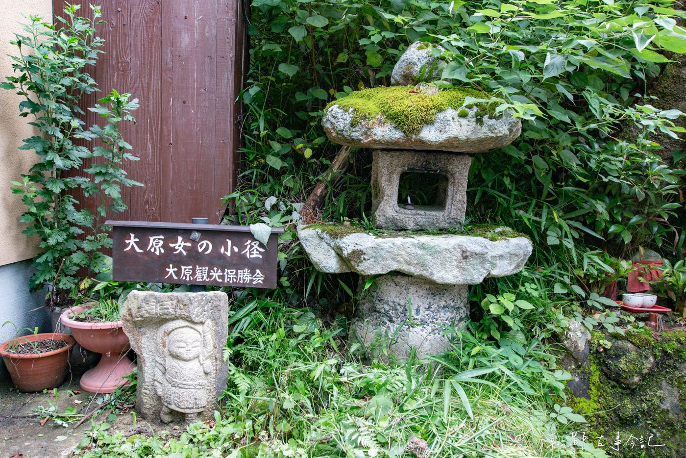 可愛大原女的石雕