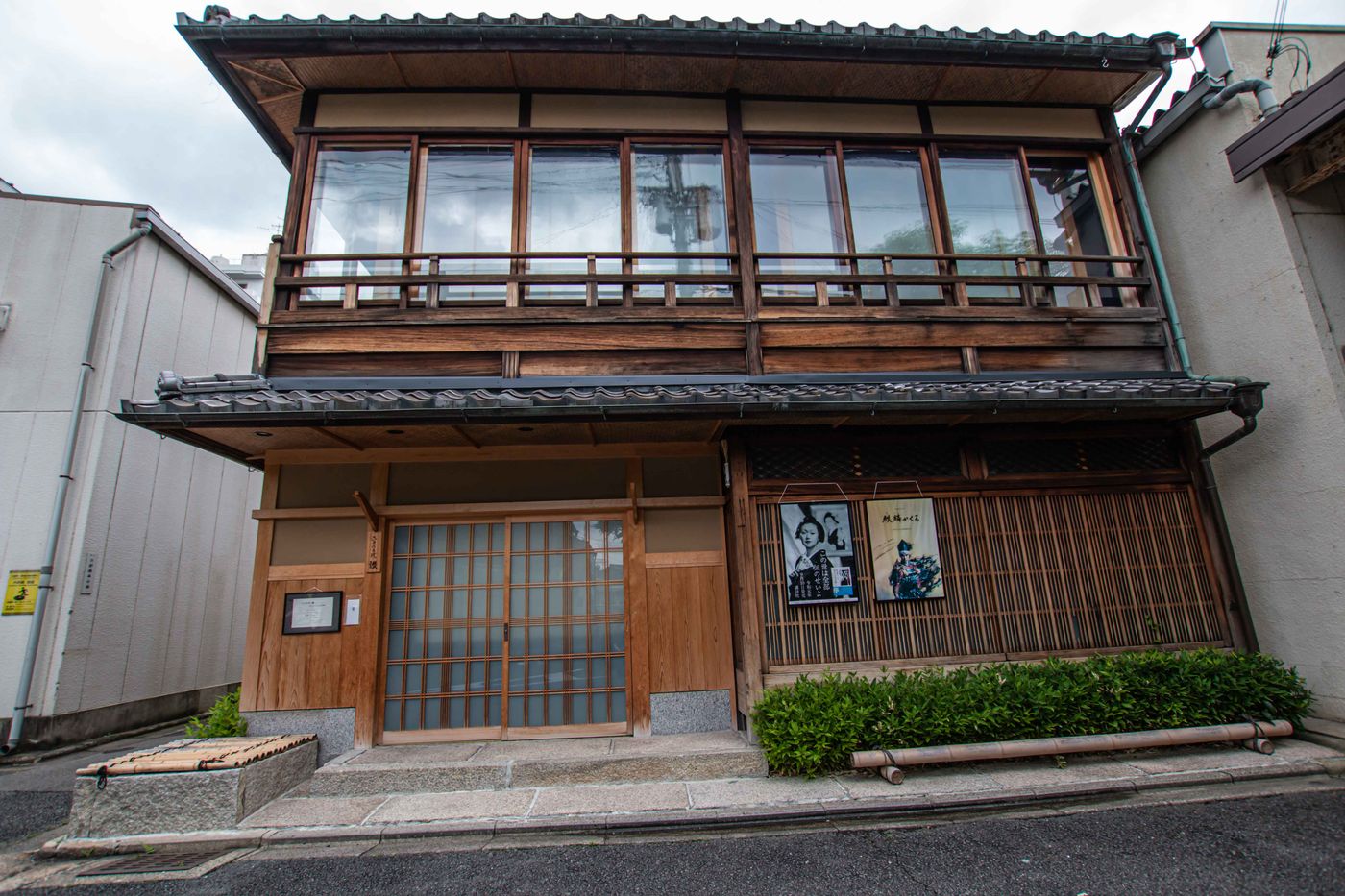 「本家三友」對面的建築,原本也是茶屋,2018年內裝潢以京料理再出發。