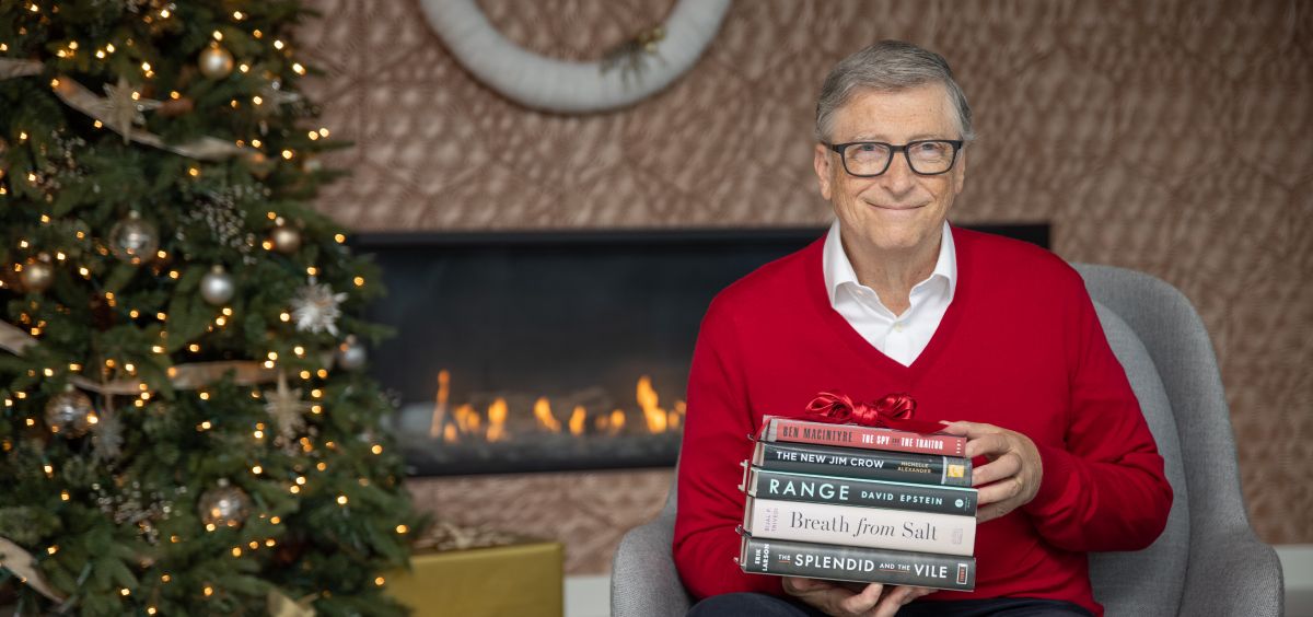 Bill Gates 與他推薦的五本書照片 CR： GatesNotes.com