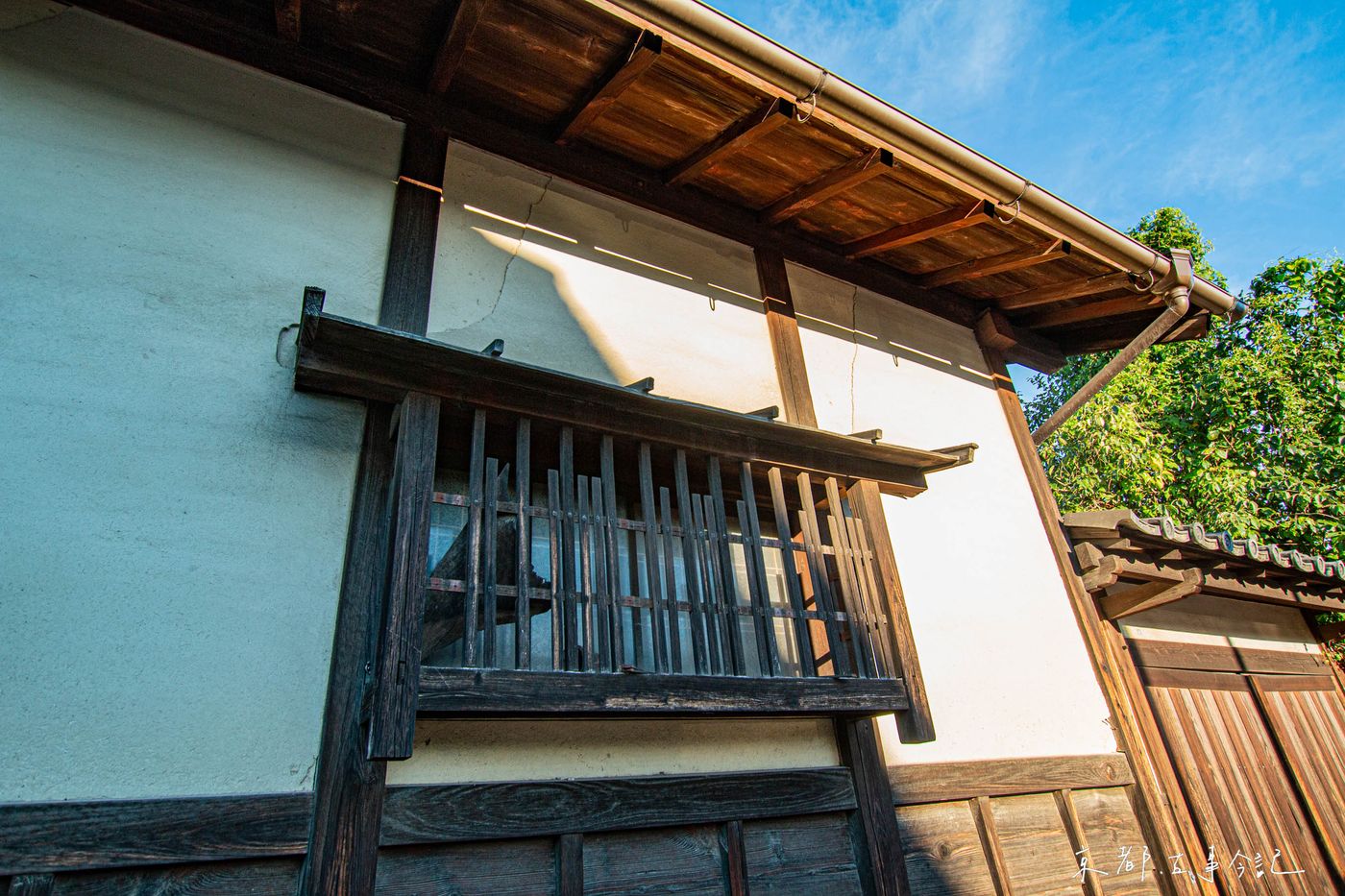 「出格子(出格子)」