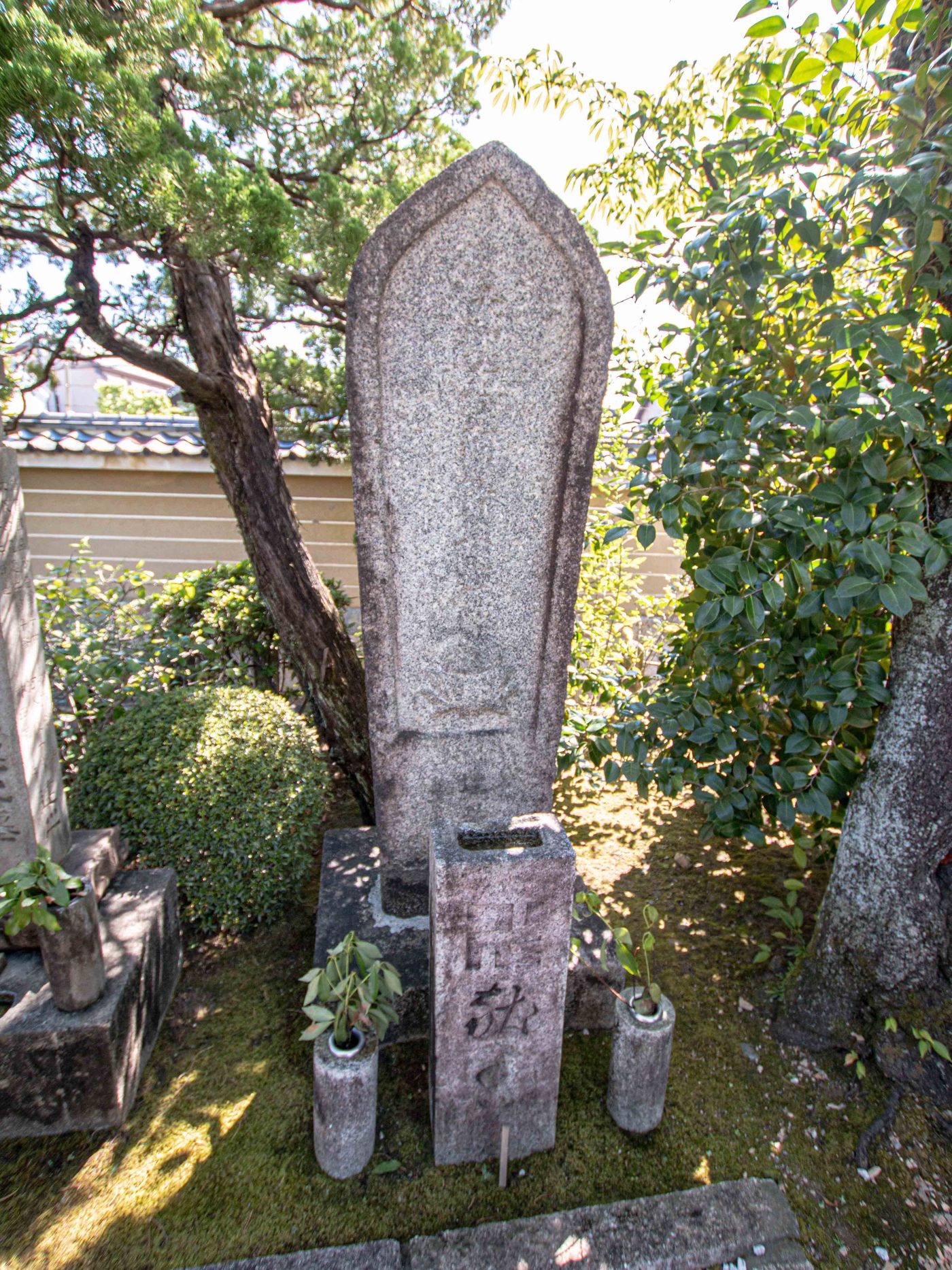 近藤勇遺髮塔
