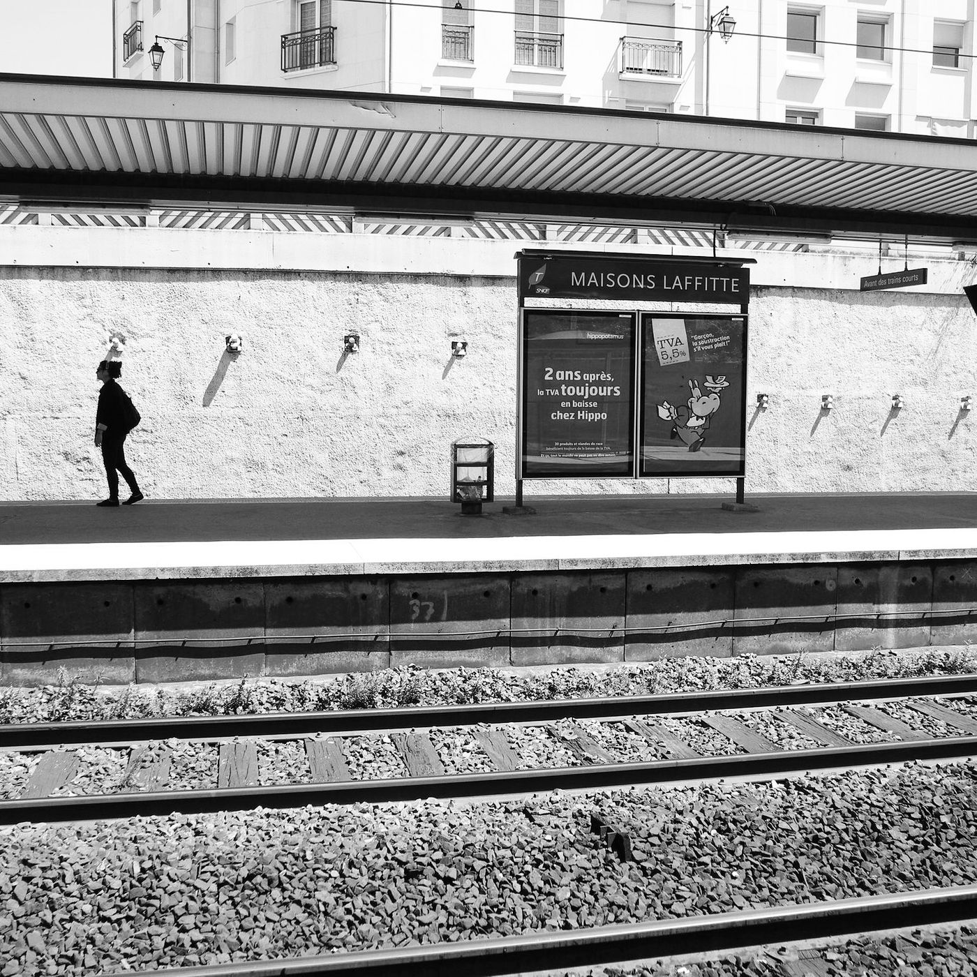 附了一張十年前拍的照片，是RER月台而不是地鐵