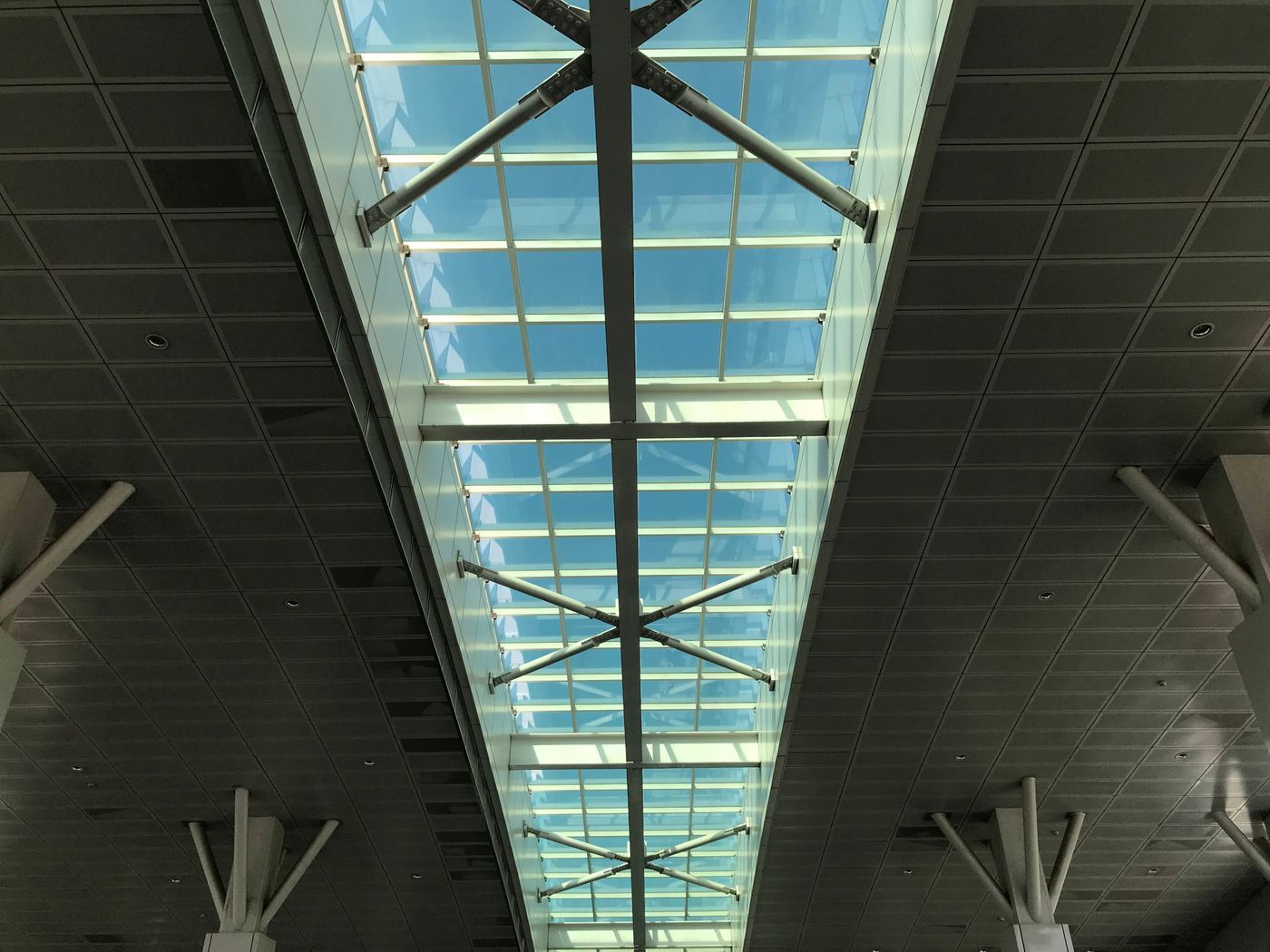 捷運站天花板